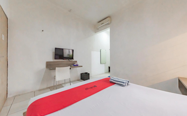 RedDoorz near Alun-alun Kota Sukabumi – Guest Rooms – Sukabumi