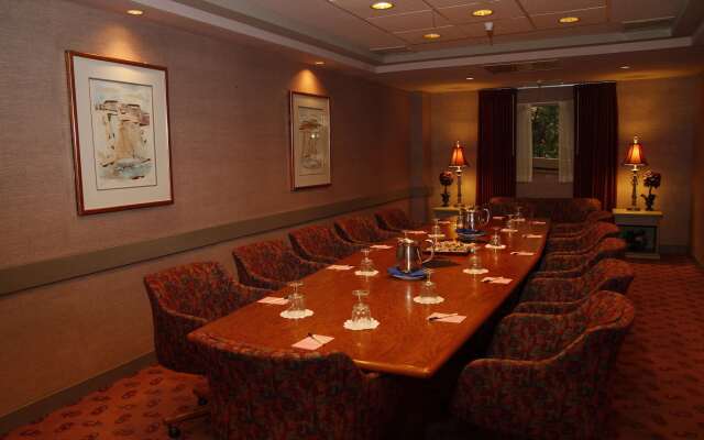 Ramada by Wyndham Viscount Suites Tucson East