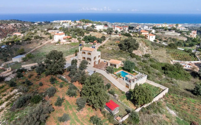 Saridakis Villa, a true mansion, By ThinkVilla