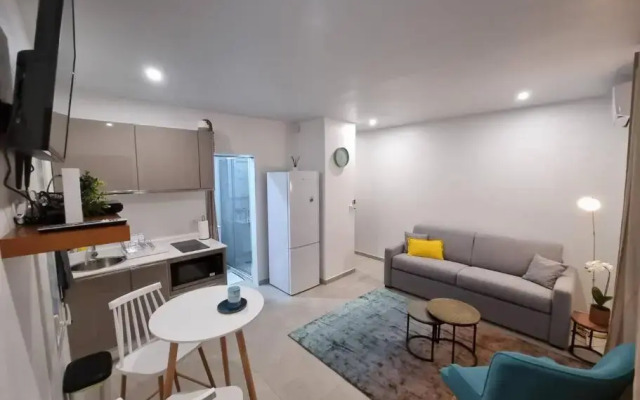 Charmant Studio rénové, 5 min à pied de la plage