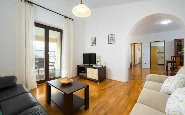 Graceful Apartment With Barbecue Area