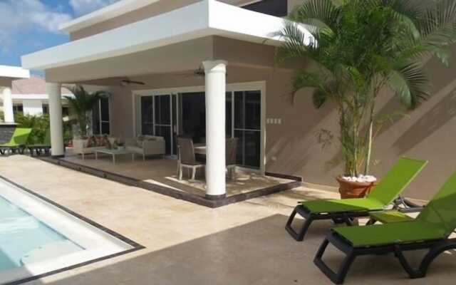 New six Bedroom With BBQ and Large Pool