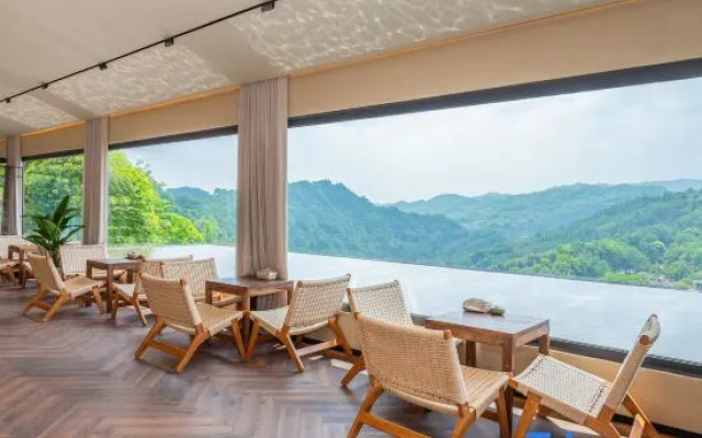 Mount Qingcheng · Moon Close to People Cliff Private Hot Spring Boutique Stay – Outside – Chengdu