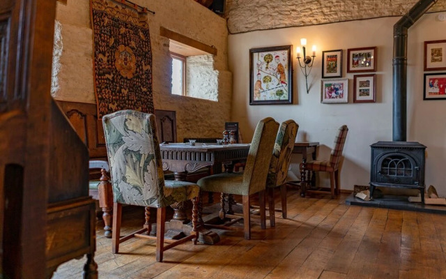 The George Inn & The Plaine