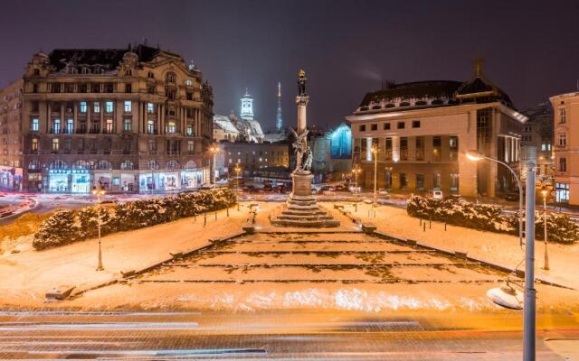 Romari площа Міцкевича