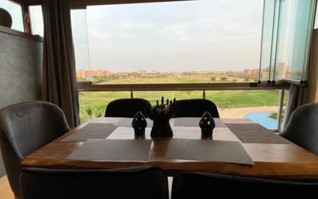 Superbe appartement, vue sur golf, piscine et Atlas