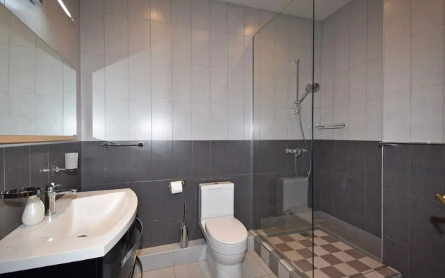 Spacious Apartment by Luxe Group TT606