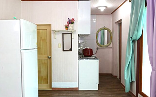 Taean Cheongpodae White Castle Pension