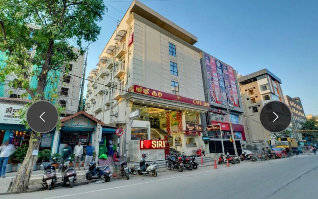 Ahom Comfort