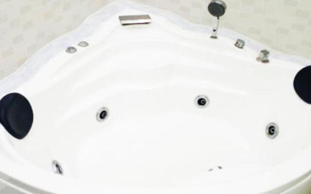 Superb Apartment With Jacuzzi No019