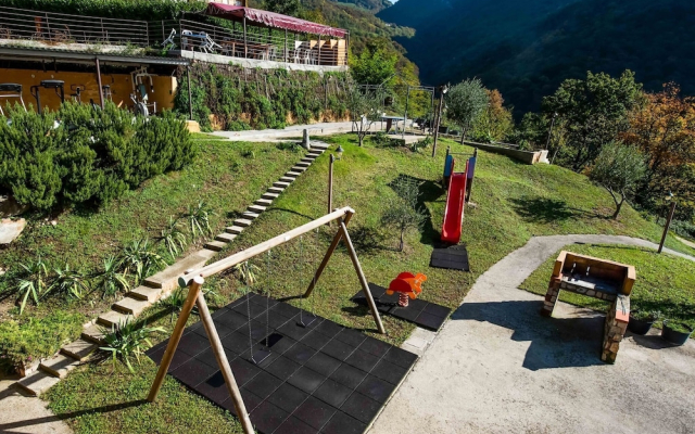 Lake view chalet in Lombardy with Swimming Pool