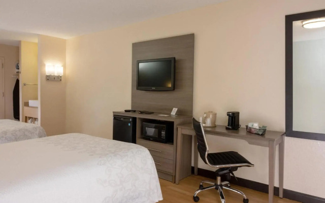 Red Roof Inn PLUS+ Miami Airport
