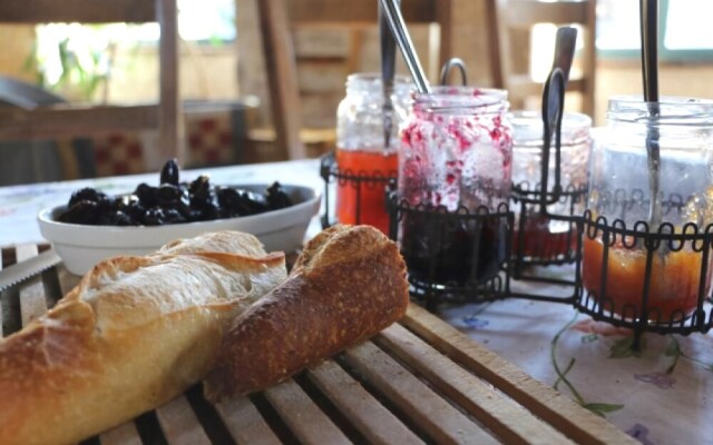 Chambres & Table d'hôtes La Tour de Giry