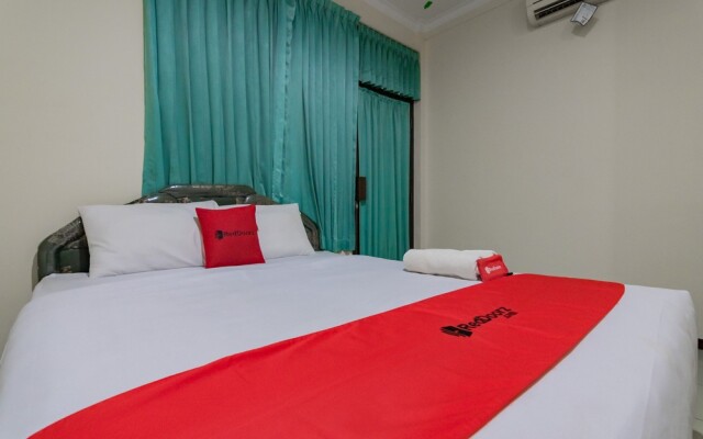 RedDoorz @ Achino Hotel Bandung