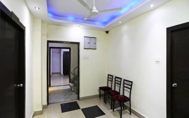 OYO 988 Hotel Metropolis Inn