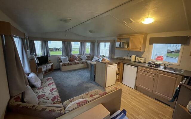 Charming 3-bed Static Caravan in Porthcawl