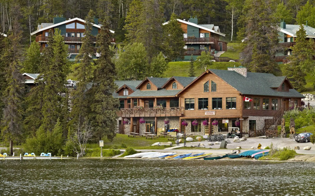 Pyramid Lake Lodge