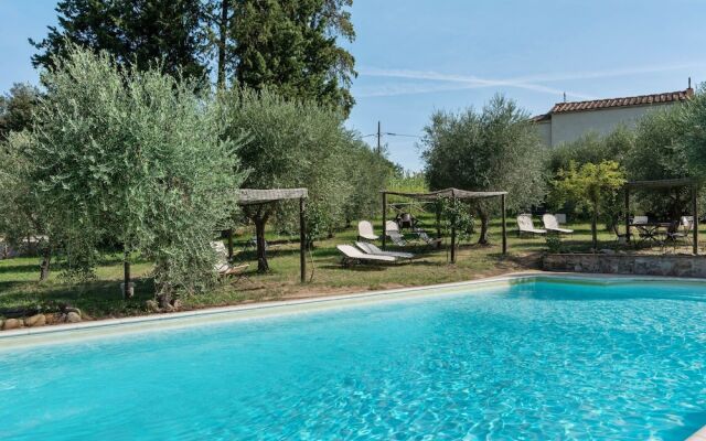 Scenic Apartment in Rapolano Terme with Swimming Pool