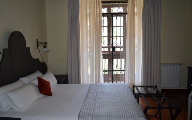 Palacio Mariana Pineda Hotel