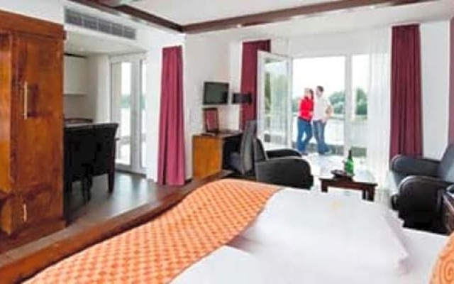 Riverside Hotel