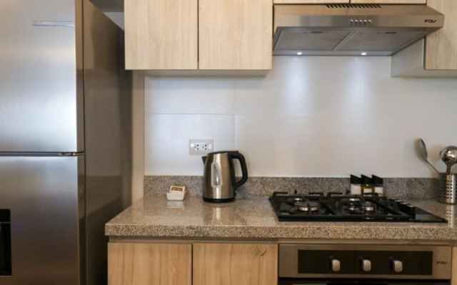 w Perfect 3BR With Balcony in Miraflores