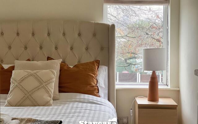 Beautiful Stylish Family Home - Free Parking