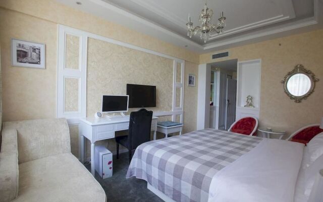 Roman Holiday Hotel (Wuhan Xibei Lake)