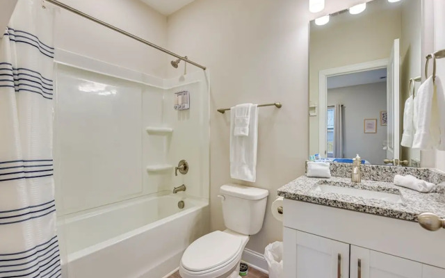 Family-friendly Home ~ 5 Mi to UNC Charlotte!
