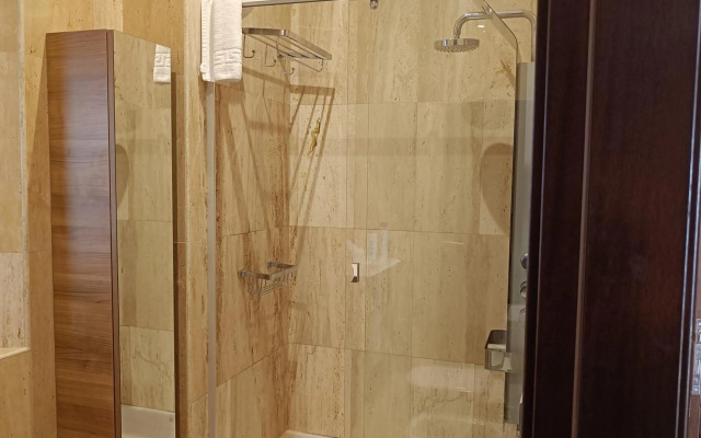 APARTAMENTOS DELUXE PALACIO DE LOS JERÓNIMOS free parking