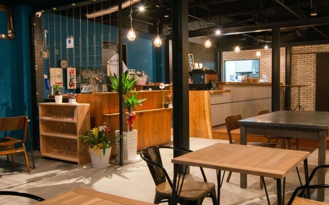 TONAGI Hostel & Cafe