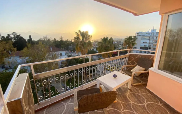 Antalya Sunsets, Seaview, Next to Old Town, 3 BR, Elevator