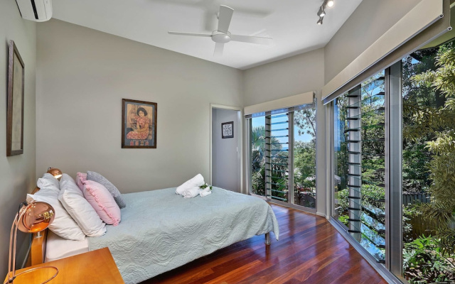 Bedrock Palm Cove I Private Pool I Sea Views I Family Retreat – Guest Rooms – Cairns