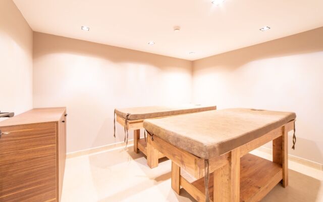 Garden Room Suit Hotel