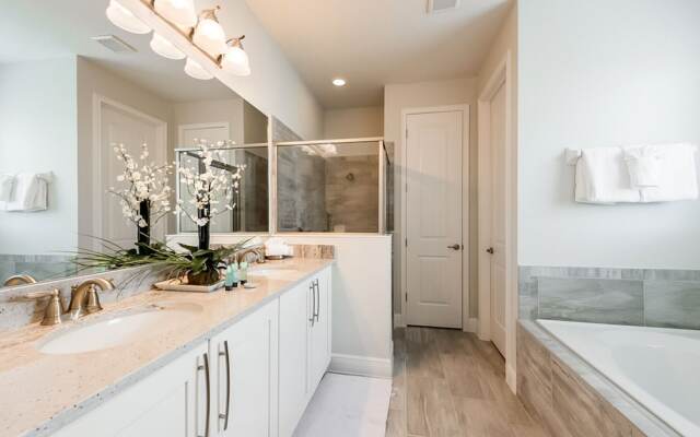 Reunion Raven by Vtrips