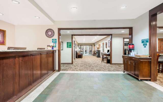 Hawthorn Suites by Wyndham Akron/Seville