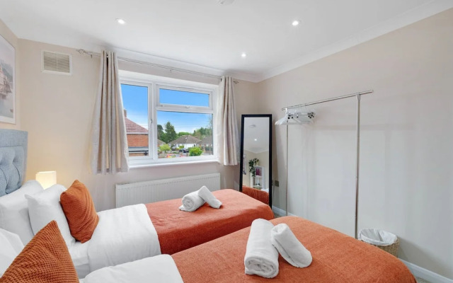 Stylish 4 Bedroom Home in Brightside Ave