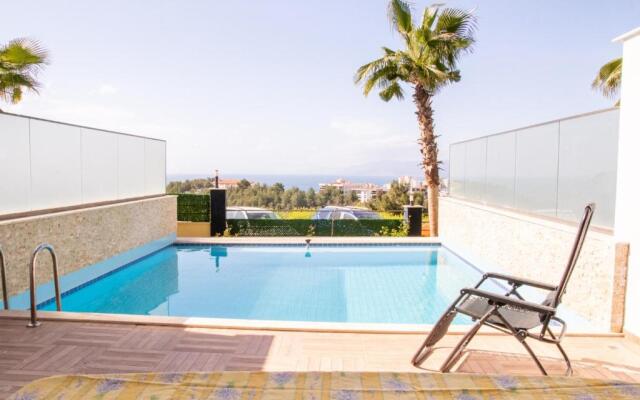 Spacious Flat With Pool in Kusadasi