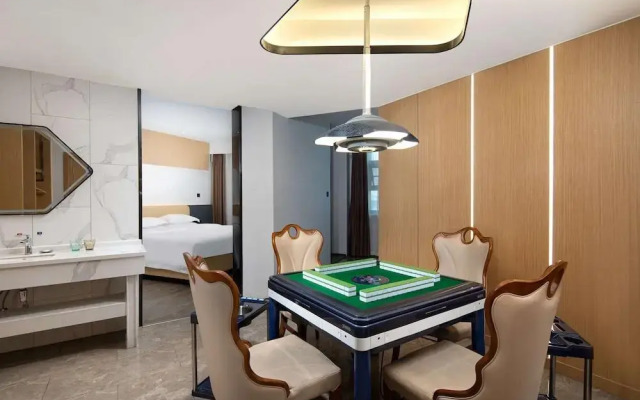 Microtel by Wyndham Miluo Downtown Hotel