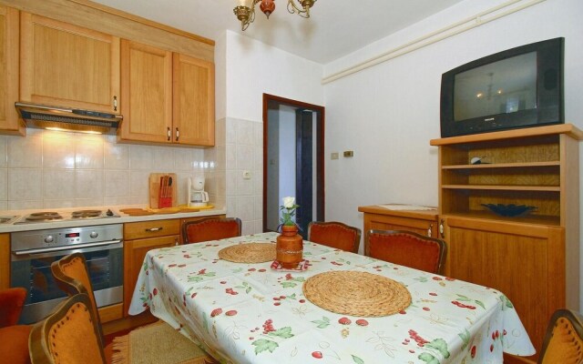 Awesome Apartment in Porec With 2 Bedrooms
