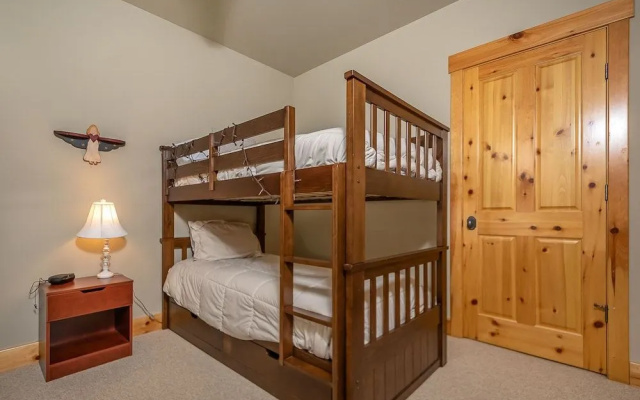 Summit Lodge
