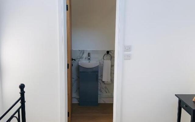 Exeter city centre entire house with parking