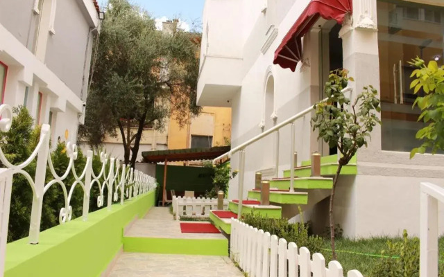 Theranda Hotel