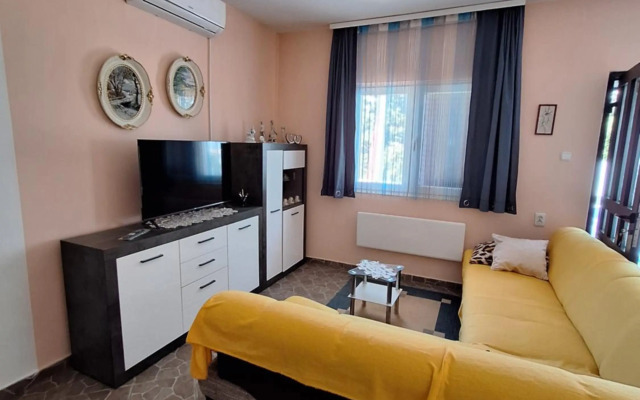 Villa Vesna, 70m from beach