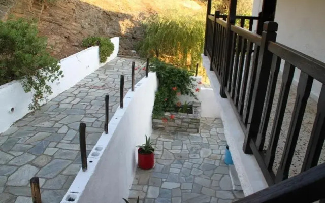 Daphnee Studios