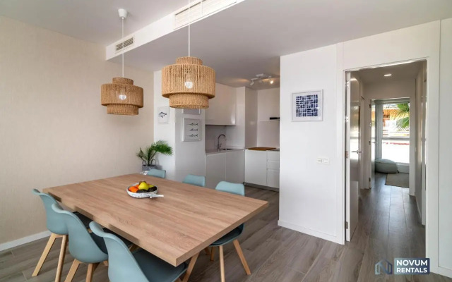 Newly Built 3-BDRM Luxury Apt w/ Stunning Sea Views