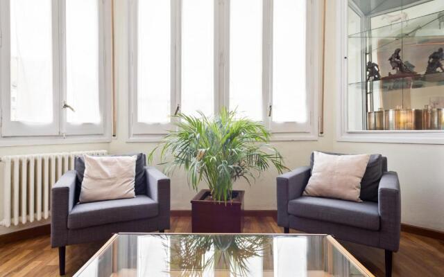 Large & beautiful apartment 4min from Passeig de Gràcia