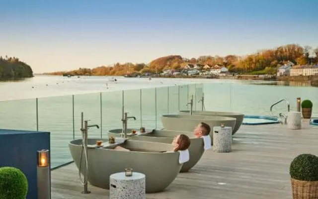 Ice House Hotel