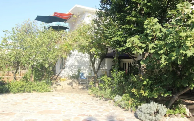 Simplistic Apartment in Starigrad near Sea
