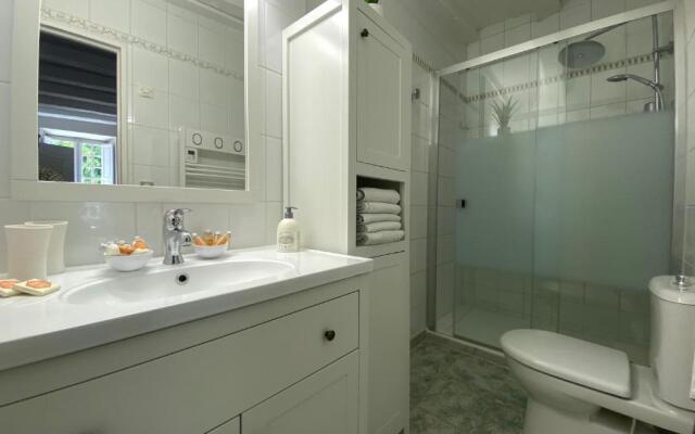 Le Petit Chateau De Sainte Colombe