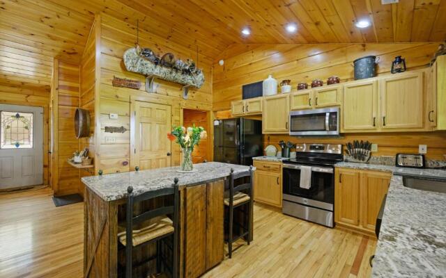 A Wolf's Den Gatlinburg